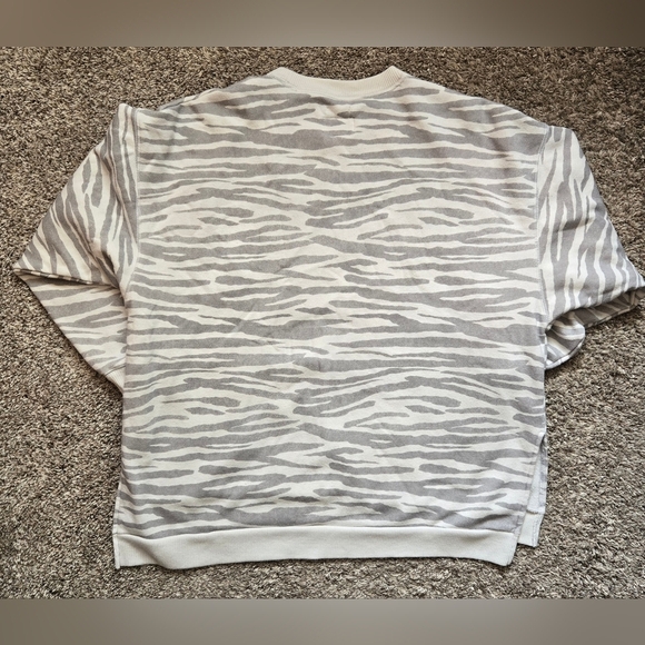 American Eagle Gray Zebra Print Legging Fit Crewneck Sweatshirt Oversized Medium - Picture 6 of 6